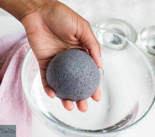 Burete de fata din fibre naturale konjak cu carbune pentru ten acneic